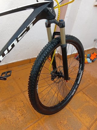 Mountain bike full carbono marca Ghost