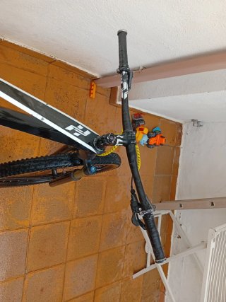 Mountain bike full carbono marca Ghost