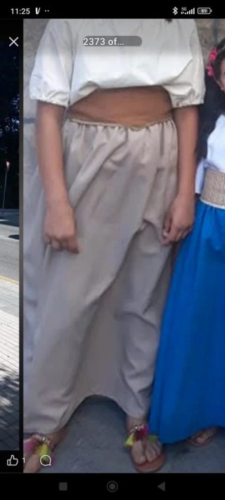 Traje medieval beige y blanco
