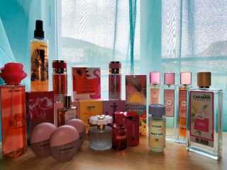 Lote de perfumes y colonias Caravan