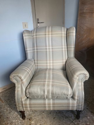 Pareja de sillones tapizados orejeros. Tapizados.