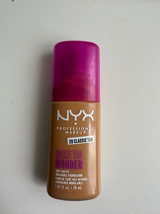 Base de Maquillaje NYX 20 Classic Tan