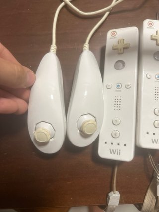 Consola Nintendo Wii con 5 mandos