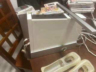 Consola Nintendo Wii con 5 mandos