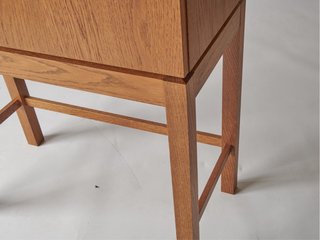 Vitrina Stockholm de roble de Ikea.