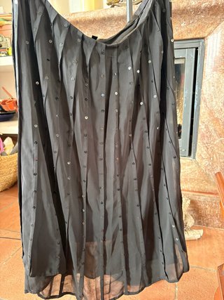 Falda negra con brillantes