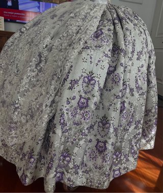 Falda y corpiños de fallera gris, morado y verde