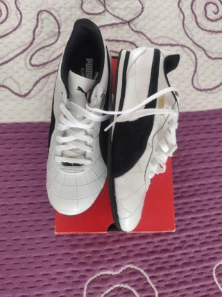 Zapatillas Puma Blancas y Negras
