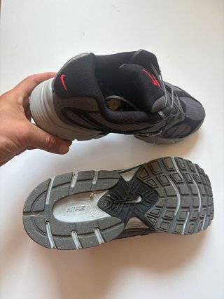Zapatillas Nike grises y negras