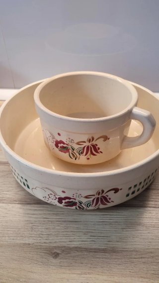 Conjunto de loza para lavabo. Antiguo