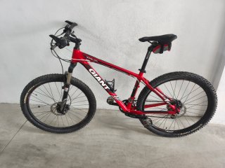 Bicicleta MTB Giant Talon Roja de 27,5