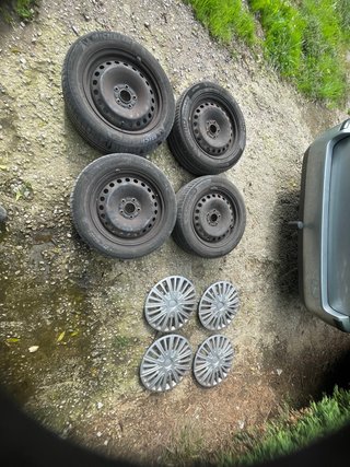 4 Llantas Ford 16 pulgadas con tapacubos