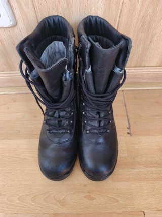 Botas de montaña Gore-Tex negras