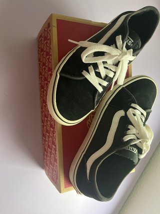 Zapatillas Vans Negras y Blancas