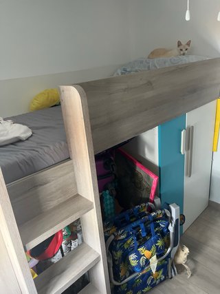 Cama Alta con Armario Integrado