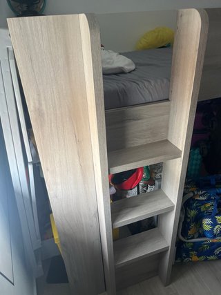 Cama Alta con Armario Integrado