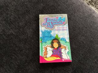 Junie B. Jones y el monstruo bajo la cama