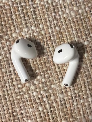 AirPods 4 (con ANC) sin cargador originales A3056