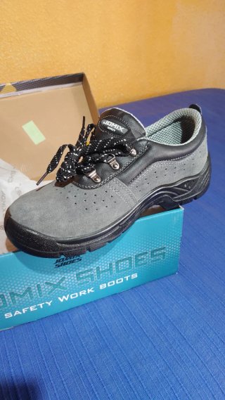 Zapatos de seguridad Jomix Talla 40 ¡NUEVOS!