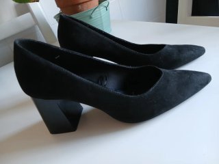 Zapatos de tacón negros. Tacón 8cm.