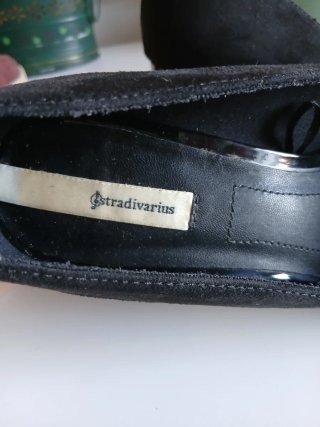 Zapatos de tacón negros. Tacón 8cm.