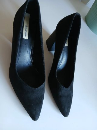 Zapatos de tacón negros. Tacón 8cm.