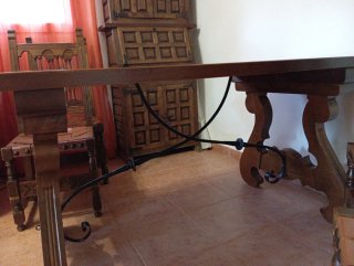 Mesa de salón con 4 sillas madera