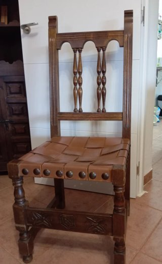 Mesa de salón con 4 sillas madera
