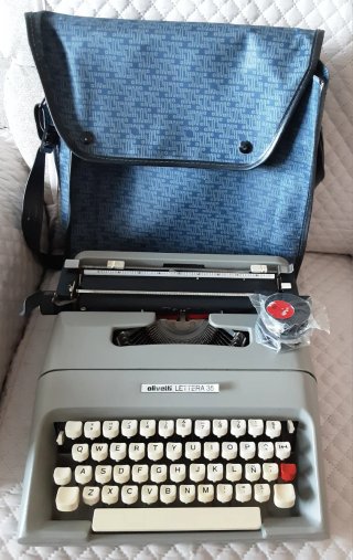 Máquina de escribir Olivetti Lettera 35