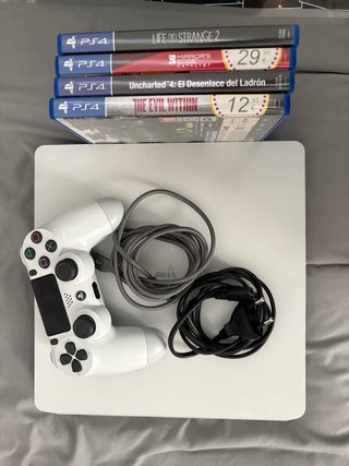PlayStation 4 Slim Blanca con Mando y 4 Juegos