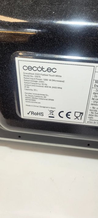 Microondas Cecotec sin plato físico.