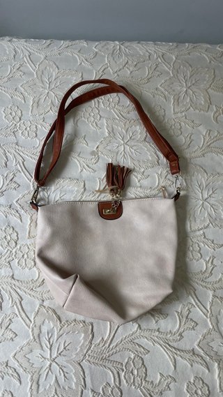 Bolso de hombro beige y marrón