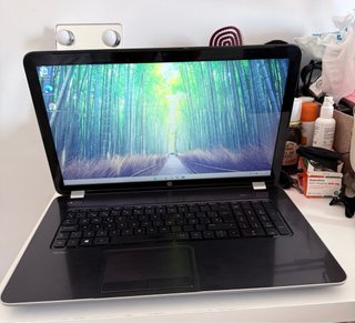 Portátil HP 17’’ pulgadas A10 8 Ram SSD cono nuevo