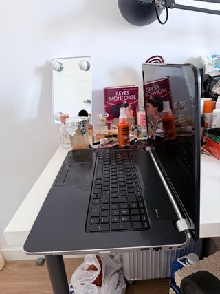 Portátil HP 17’’ pulgadas A10 8 Ram SSD cono nuevo