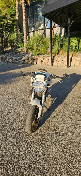 Ducati Monster 696