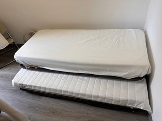 Cama nido metálica.