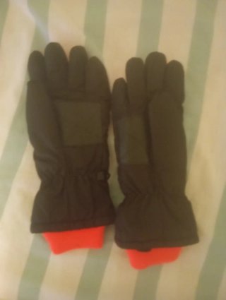 Guantes para el frío negros y rojos