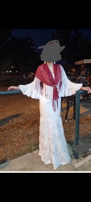 Traje de gitana blanco perforado
