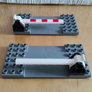 Lote 2  pasos a nivel  con barrera LEGO Duplo