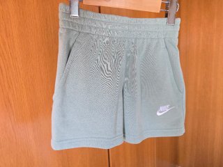 Camiseta y pantalón corto Nike T. S (128-137cm)