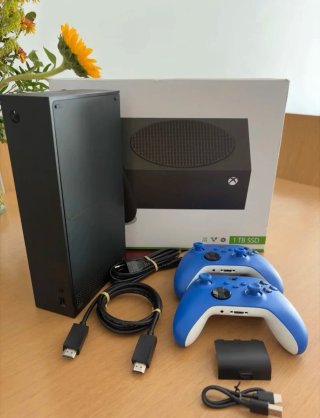 Xbox Series S 1TB Carbon Black + 2 Mandos