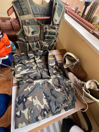 Conjunto camuflaje bosque Talla M y Botas T43