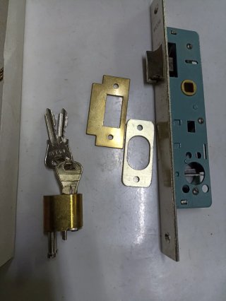 Cerradura UCEM para carpintería metálica