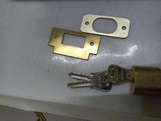 Cerradura UCEM para carpintería metálica