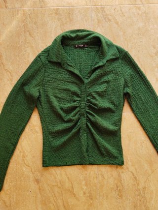 Blusa verde manga larga talla M