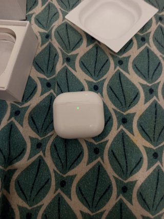 Apple AirPods 4
