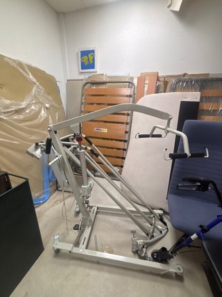 Grua electrica para movilidad reducida