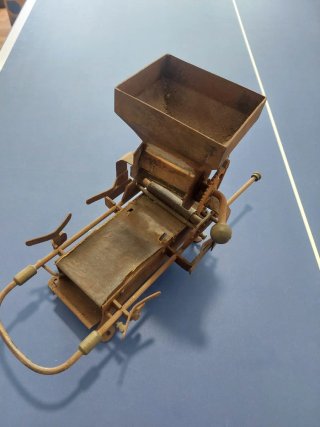 Máquina Antigua de Metal