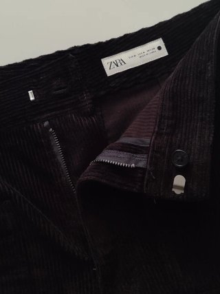 Pantalón pana negro Zara