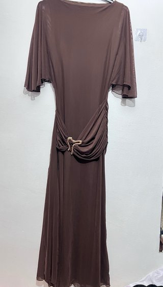 Vestido largo marrón para fiesta